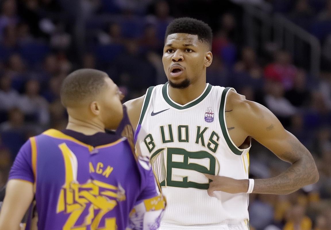 杜兰特愿意联手阿德托昆博雄鹿太阳交易方案三首轮签打包库兹马(图2)